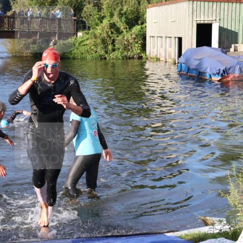 31.08.2025 - Elbe Triathlon Hamburg Luisa Fischer http://msf.ph/oto/8670892 31.08.2025 08:27:37 Schwimmen 210, 224, 243 meine-sportfotos.de