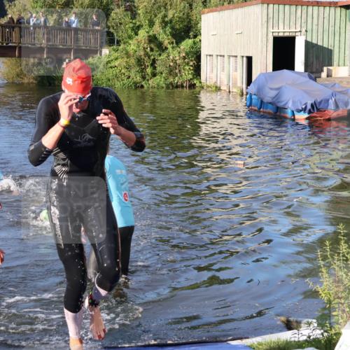 31.08.2025 - Elbe Triathlon Hamburg Luisa Fischer http://msf.ph/oto/8670895 31.08.2025 08:27:38 Schwimmen 210, 224, 243 meine-sportfotos.de