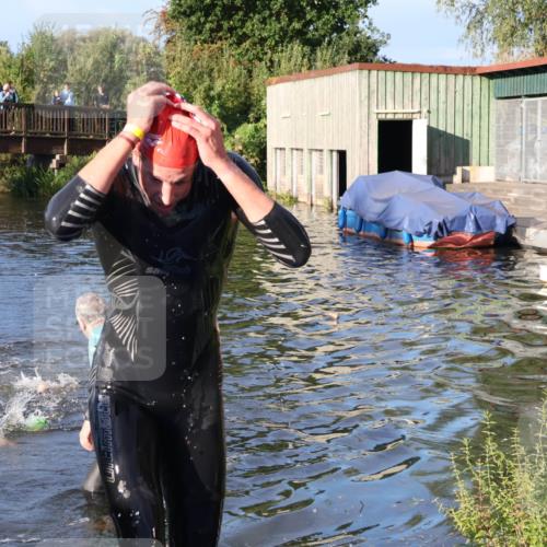 31.08.2025 - Elbe Triathlon Hamburg Luisa Fischer http://msf.ph/oto/8670900 31.08.2025 08:27:38 Schwimmen 210, 224, 243 meine-sportfotos.de