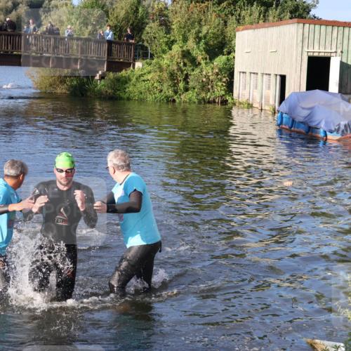 31.08.2025 - Elbe Triathlon Hamburg Luisa Fischer http://msf.ph/oto/8670911 31.08.2025 08:27:42 Schwimmen 210, 224, 243 meine-sportfotos.de