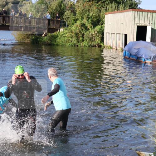 31.08.2025 - Elbe Triathlon Hamburg Luisa Fischer http://msf.ph/oto/8670913 31.08.2025 08:27:42 Schwimmen 210, 224, 243 meine-sportfotos.de