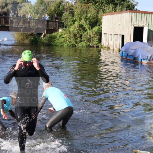 31.08.2025 - Elbe Triathlon Hamburg Luisa Fischer http://msf.ph/oto/8670919 31.08.2025 08:27:43 Schwimmen 224, 243 meine-sportfotos.de