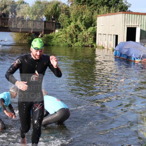 31.08.2025 - Elbe Triathlon Hamburg Luisa Fischer http://msf.ph/oto/8670921 31.08.2025 08:27:43 Schwimmen 224, 243 meine-sportfotos.de