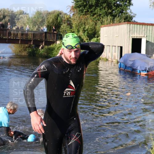 31.08.2025 - Elbe Triathlon Hamburg Luisa Fischer http://msf.ph/oto/8670927 31.08.2025 08:27:44 Schwimmen 224, 243 meine-sportfotos.de
