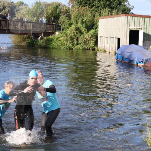 31.08.2025 - Elbe Triathlon Hamburg Luisa Fischer http://msf.ph/oto/8670933 31.08.2025 08:27:45 Schwimmen 224, 243 meine-sportfotos.de