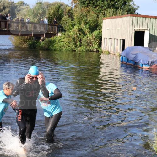 31.08.2025 - Elbe Triathlon Hamburg Luisa Fischer http://msf.ph/oto/8670936 31.08.2025 08:27:46 Schwimmen 224, 243 meine-sportfotos.de