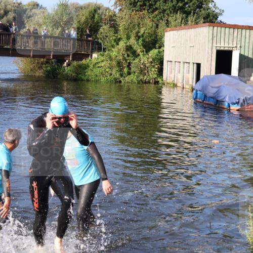 31.08.2025 - Elbe Triathlon Hamburg Luisa Fischer http://msf.ph/oto/8670940 31.08.2025 08:27:46 Schwimmen 224, 243 meine-sportfotos.de