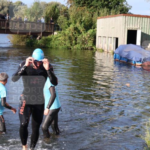 31.08.2025 - Elbe Triathlon Hamburg Luisa Fischer http://msf.ph/oto/8670942 31.08.2025 08:27:46 Schwimmen 224, 243 meine-sportfotos.de