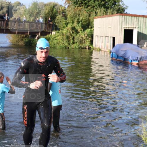 31.08.2025 - Elbe Triathlon Hamburg Luisa Fischer http://msf.ph/oto/8670944 31.08.2025 08:27:47 Schwimmen 224, 243 meine-sportfotos.de