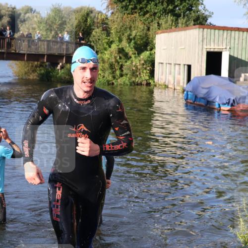 31.08.2025 - Elbe Triathlon Hamburg Luisa Fischer http://msf.ph/oto/8670946 31.08.2025 08:27:47 Schwimmen 224, 243 meine-sportfotos.de