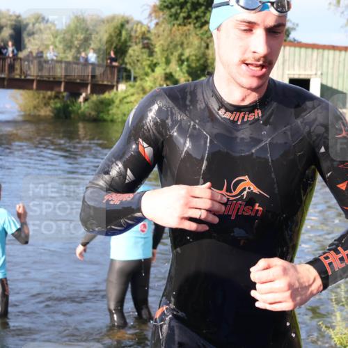 31.08.2025 - Elbe Triathlon Hamburg Luisa Fischer http://msf.ph/oto/8670951 31.08.2025 08:27:48 Schwimmen 243 meine-sportfotos.de