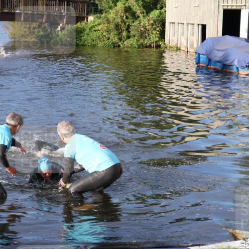 31.08.2025 - Elbe Triathlon Hamburg Luisa Fischer http://msf.ph/oto/8670968 31.08.2025 08:28:23 Schwimmen 196, 206 meine-sportfotos.de
