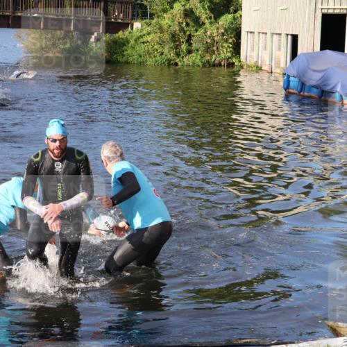 31.08.2025 - Elbe Triathlon Hamburg Luisa Fischer http://msf.ph/oto/8670978 31.08.2025 08:28:24 Schwimmen 196, 206 meine-sportfotos.de