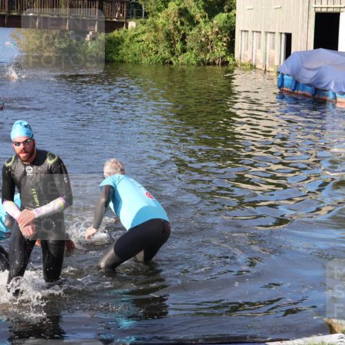 31.08.2025 - Elbe Triathlon Hamburg Luisa Fischer http://msf.ph/oto/8670982 31.08.2025 08:28:24 Schwimmen 196, 206 meine-sportfotos.de