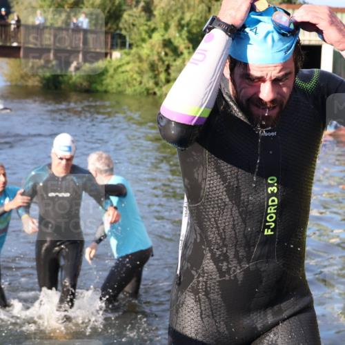 31.08.2025 - Elbe Triathlon Hamburg Luisa Fischer http://msf.ph/oto/8671009 31.08.2025 08:28:27 Schwimmen 186, 196, 206 meine-sportfotos.de