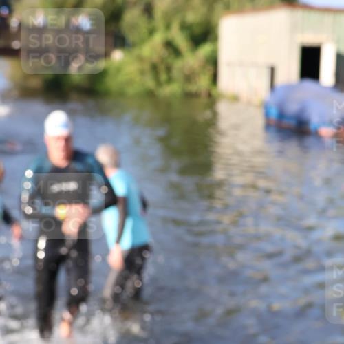 31.08.2025 - Elbe Triathlon Hamburg Luisa Fischer http://msf.ph/oto/8671014 31.08.2025 08:28:28 Schwimmen 186, 196, 206 meine-sportfotos.de