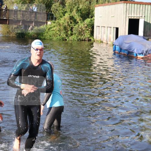 31.08.2025 - Elbe Triathlon Hamburg Luisa Fischer http://msf.ph/oto/8671016 31.08.2025 08:28:28 Schwimmen 186, 196, 206 meine-sportfotos.de