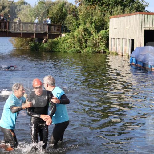31.08.2025 - Elbe Triathlon Hamburg Luisa Fischer http://msf.ph/oto/8671036 31.08.2025 08:28:35 Schwimmen 186, 205 meine-sportfotos.de