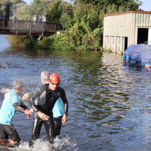 31.08.2025 - Elbe Triathlon Hamburg Luisa Fischer http://msf.ph/oto/8671039 31.08.2025 08:28:35 Schwimmen 186, 205 meine-sportfotos.de