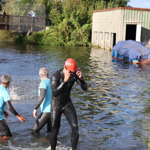 31.08.2025 - Elbe Triathlon Hamburg Luisa Fischer http://msf.ph/oto/8671043 31.08.2025 08:28:36 Schwimmen 186, 205 meine-sportfotos.de