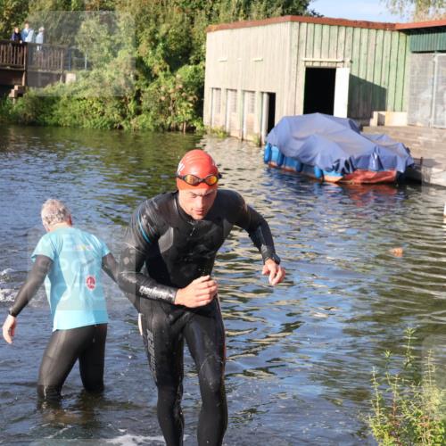 31.08.2025 - Elbe Triathlon Hamburg Luisa Fischer http://msf.ph/oto/8671051 31.08.2025 08:28:37 Schwimmen 186, 205 meine-sportfotos.de