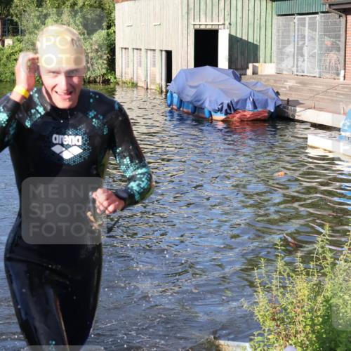 31.08.2025 - Elbe Triathlon Hamburg Luisa Fischer http://msf.ph/oto/8671060 31.08.2025 08:28:44 Schwimmen 205 meine-sportfotos.de