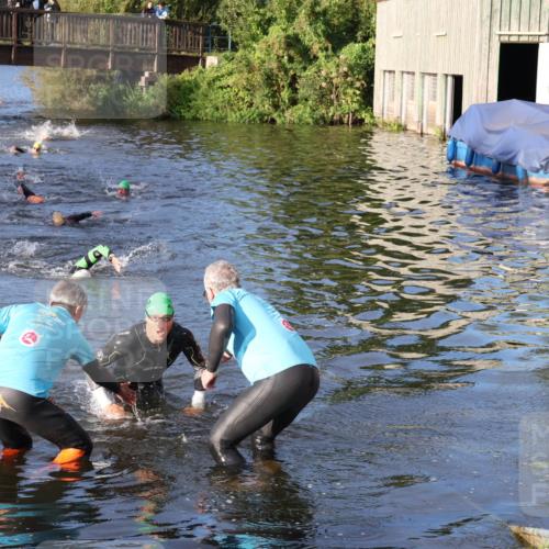 31.08.2025 - Elbe Triathlon Hamburg Luisa Fischer http://msf.ph/oto/8671075 31.08.2025 08:29:42 Schwimmen 190, 229 meine-sportfotos.de