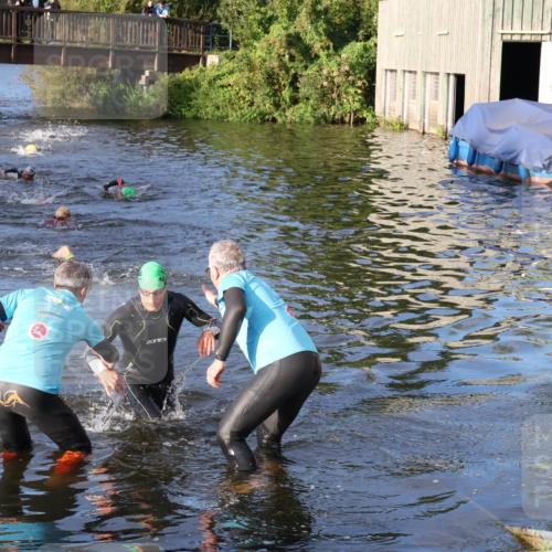 31.08.2025 - Elbe Triathlon Hamburg Luisa Fischer http://msf.ph/oto/8671078 31.08.2025 08:29:42 Schwimmen 190, 229 meine-sportfotos.de