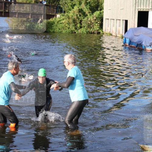 31.08.2025 - Elbe Triathlon Hamburg Luisa Fischer http://msf.ph/oto/8671083 31.08.2025 08:29:43 Schwimmen 190, 229 meine-sportfotos.de