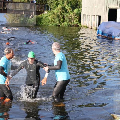31.08.2025 - Elbe Triathlon Hamburg Luisa Fischer http://msf.ph/oto/8671087 31.08.2025 08:29:43 Schwimmen 190, 229 meine-sportfotos.de