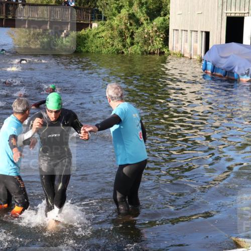 31.08.2025 - Elbe Triathlon Hamburg Luisa Fischer http://msf.ph/oto/8671089 31.08.2025 08:29:44 Schwimmen 190, 229 meine-sportfotos.de