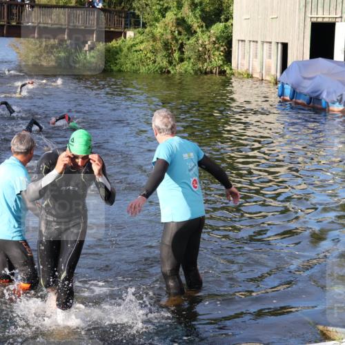 31.08.2025 - Elbe Triathlon Hamburg Luisa Fischer http://msf.ph/oto/8671091 31.08.2025 08:29:44 Schwimmen 190, 229 meine-sportfotos.de