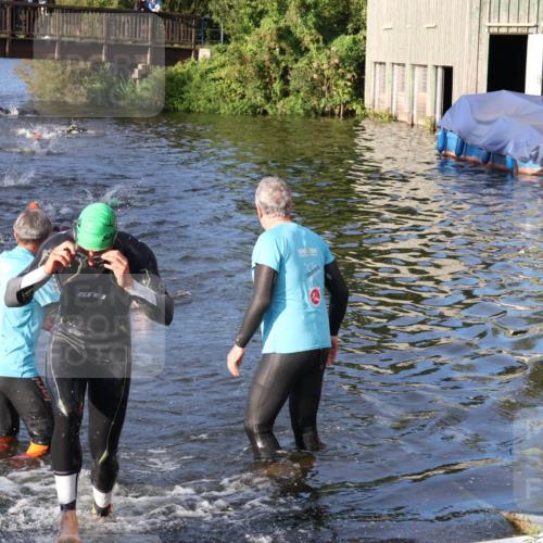 31.08.2025 - Elbe Triathlon Hamburg Luisa Fischer http://msf.ph/oto/8671095 31.08.2025 08:29:44 Schwimmen 190, 229 meine-sportfotos.de