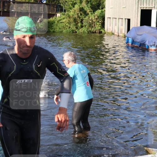 31.08.2025 - Elbe Triathlon Hamburg Luisa Fischer http://msf.ph/oto/8671111 31.08.2025 08:29:46 Schwimmen 190, 229, 238 meine-sportfotos.de