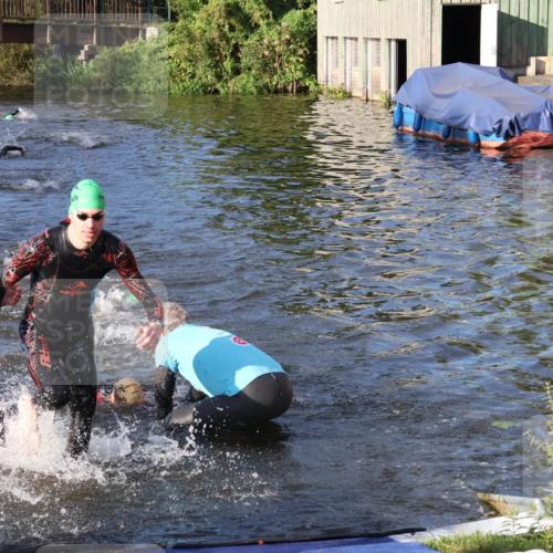 31.08.2025 - Elbe Triathlon Hamburg Luisa Fischer http://msf.ph/oto/8671128 31.08.2025 08:29:55 Schwimmen 171, 200, 209, 229, 232, 238 meine-sportfotos.de