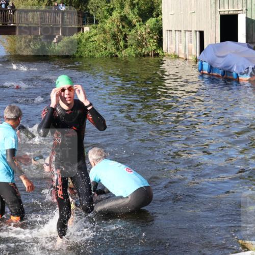 31.08.2025 - Elbe Triathlon Hamburg Luisa Fischer http://msf.ph/oto/8671129 31.08.2025 08:29:55 Schwimmen 171, 200, 209, 229, 232, 238 meine-sportfotos.de
