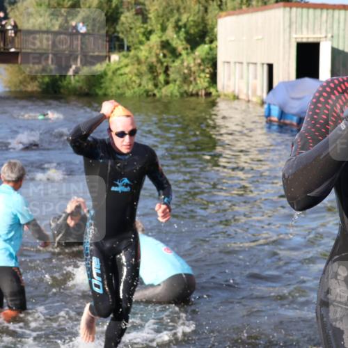 31.08.2025 - Elbe Triathlon Hamburg Luisa Fischer http://msf.ph/oto/8671165 31.08.2025 08:29:59 Schwimmen 171, 200, 209, 232, 238 meine-sportfotos.de