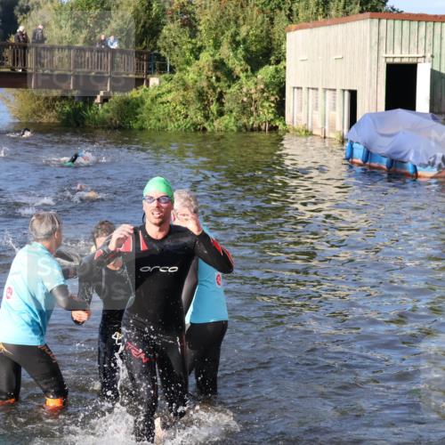 31.08.2025 - Elbe Triathlon Hamburg Luisa Fischer http://msf.ph/oto/8671186 31.08.2025 08:30:02 Schwimmen 171, 172, 200, 209, 232 meine-sportfotos.de