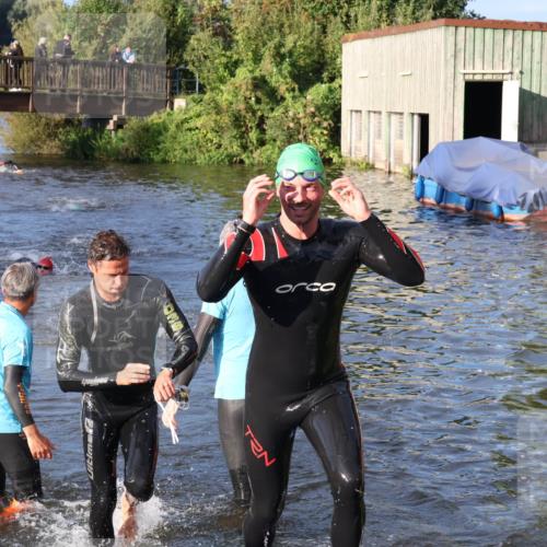 31.08.2025 - Elbe Triathlon Hamburg Luisa Fischer http://msf.ph/oto/8671192 31.08.2025 08:30:03 Schwimmen 171, 172, 200, 232 meine-sportfotos.de