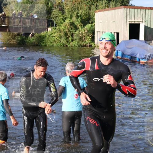 31.08.2025 - Elbe Triathlon Hamburg Luisa Fischer http://msf.ph/oto/8671196 31.08.2025 08:30:04 Schwimmen 171, 172, 200, 232 meine-sportfotos.de