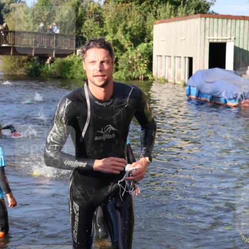 31.08.2025 - Elbe Triathlon Hamburg Luisa Fischer http://msf.ph/oto/8671208 31.08.2025 08:30:05 Schwimmen 172, 200, 232 meine-sportfotos.de