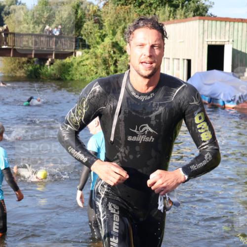 31.08.2025 - Elbe Triathlon Hamburg Luisa Fischer http://msf.ph/oto/8671210 31.08.2025 08:30:05 Schwimmen 172, 200, 232 meine-sportfotos.de