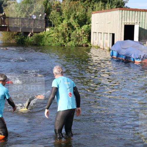 31.08.2025 - Elbe Triathlon Hamburg Luisa Fischer http://msf.ph/oto/8671220 31.08.2025 08:30:06 Schwimmen 172, 200, 232 meine-sportfotos.de