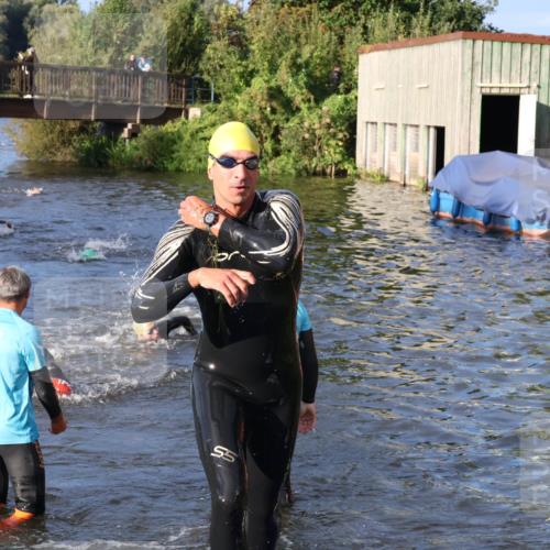 31.08.2025 - Elbe Triathlon Hamburg Luisa Fischer http://msf.ph/oto/8671260 31.08.2025 08:30:11 Schwimmen 172, 187, 242 meine-sportfotos.de