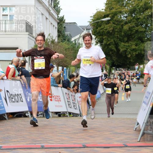 31.08.2025 - 21. Blankeneser Heldenlauf Strokosch-Dieckow http://msf.ph/oto/8671264 31.08.2025 10:32:17 Ziel 2418, 2131, 2182, 2627 meine-sportfotos.de
