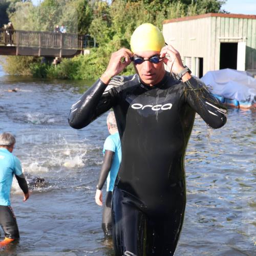 31.08.2025 - Elbe Triathlon Hamburg Luisa Fischer http://msf.ph/oto/8671267 31.08.2025 08:30:12 Schwimmen 172, 187, 242 meine-sportfotos.de