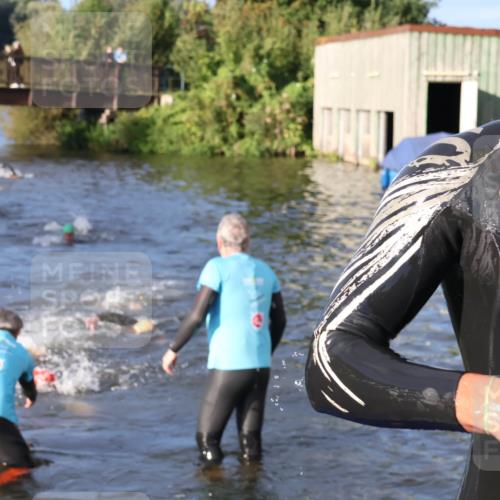 31.08.2025 - Elbe Triathlon Hamburg Luisa Fischer http://msf.ph/oto/8671273 31.08.2025 08:30:13 Schwimmen 172, 187, 242 meine-sportfotos.de