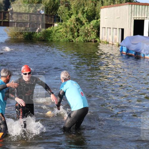 31.08.2025 - Elbe Triathlon Hamburg Luisa Fischer http://msf.ph/oto/8671297 31.08.2025 08:30:16 Schwimmen 172, 187, 242 meine-sportfotos.de