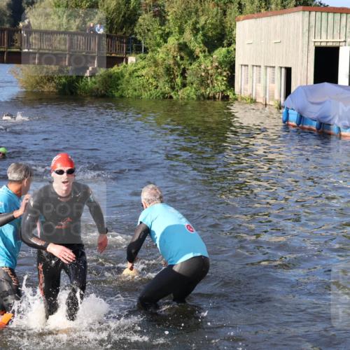 31.08.2025 - Elbe Triathlon Hamburg Luisa Fischer http://msf.ph/oto/8671300 31.08.2025 08:30:16 Schwimmen 172, 187, 242 meine-sportfotos.de