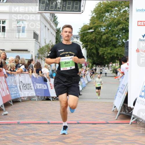 31.08.2025 - 21. Blankeneser Heldenlauf Strokosch-Dieckow http://msf.ph/oto/8671301 31.08.2025 10:53:20 Ziel 3371, 3636, 3272 meine-sportfotos.de